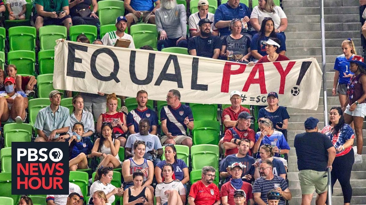 Los jugadores de fútbol de las selecciones nacionales masculina y femenina de EE. UU. obtienen equidad salarial por primera vez