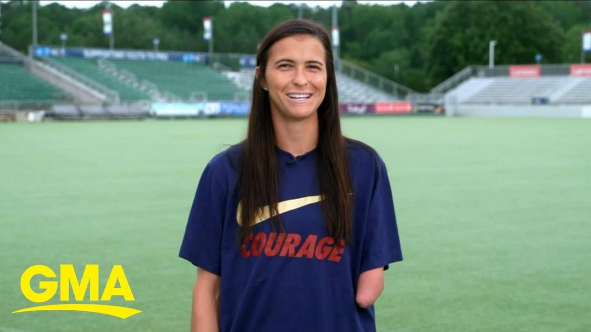 La primera mujer con diferencia en las extremidades que juega para el equipo de fútbol de EE. UU. comparte su historia l GMA