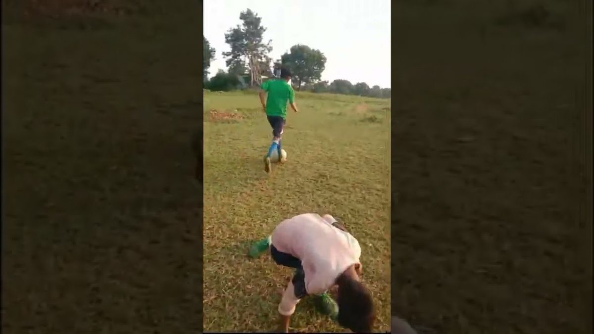 Nuevo video de Shorts de Football Skills ⚽😮😮#football #viral #skills#shorts #football #athlete #training